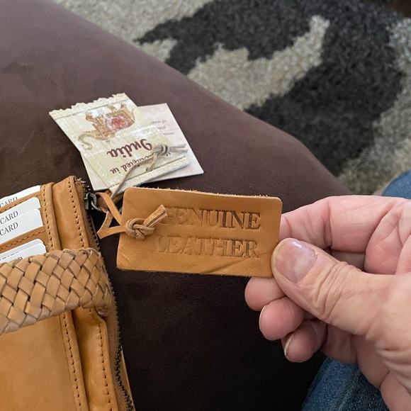 Tan Leather Trifold Wallet NWT 5 X 4 - Picture 13 of 16